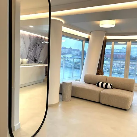 U In Waterfront 20 Апартаменты *